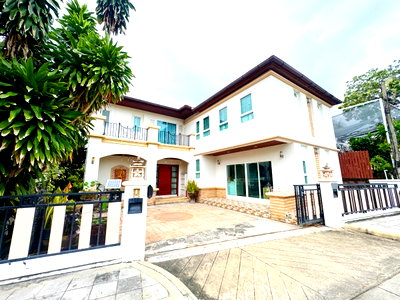 บ้านเดี่ยว สนามบินดอนเมือง : 🏰บ้านใหญ่ 155 ตรว. ที่ดอนเมือง แกรนด์คาแนล ดอนเมือง 5 ห้องนอน / 6 ห้องน้ำ พื้นที่เยอะจนวิ่งเล่นได้ทั้งครอบครัว + มีเรือนรับรองติดคาแนลในโครงการ!💦