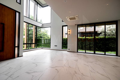 บ้านเดี่ยว วิทยาลัยดุสิตธานี : Siraninn Residences Pattanakarn 5 bedrooms, for sale