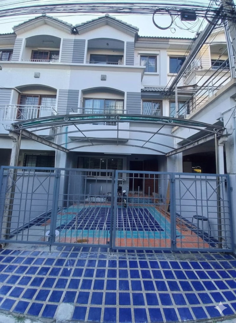 Townhouses for rent : Townhome for rent at Baan Klang Muang Rama 9 Soi 43 (SPSAD3653)