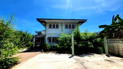 Houses for sale Soi Bearing (Sukhumvit 107) : Land for sale with old house, Thawornniwet Village 1, Soi Bangna-Trad 14, potential location