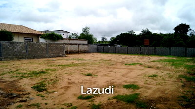Land for sale Chonburi : Great Plot of Land For Sale Village location Near Phoenix Golf Club