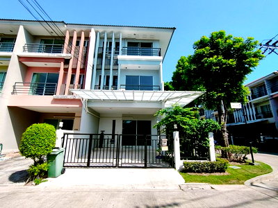 ทาวน์โฮม วิทยาลัยเทคนิคราชสิทธาราม : ขายทาวน์โฮม 3 ชั้น ม.วิสต้า ปาร์ค พระราม 2 หลังมุม พร้อมเฟอร์นิเจอร์