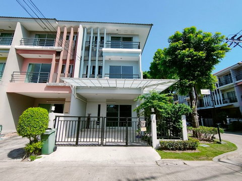 ขายทาวน์โฮม 3 ชั้น ม.วิสต้า ปาร์ค พระราม 2 หลังมุม พร้อมเฟอร์นิเจอร์