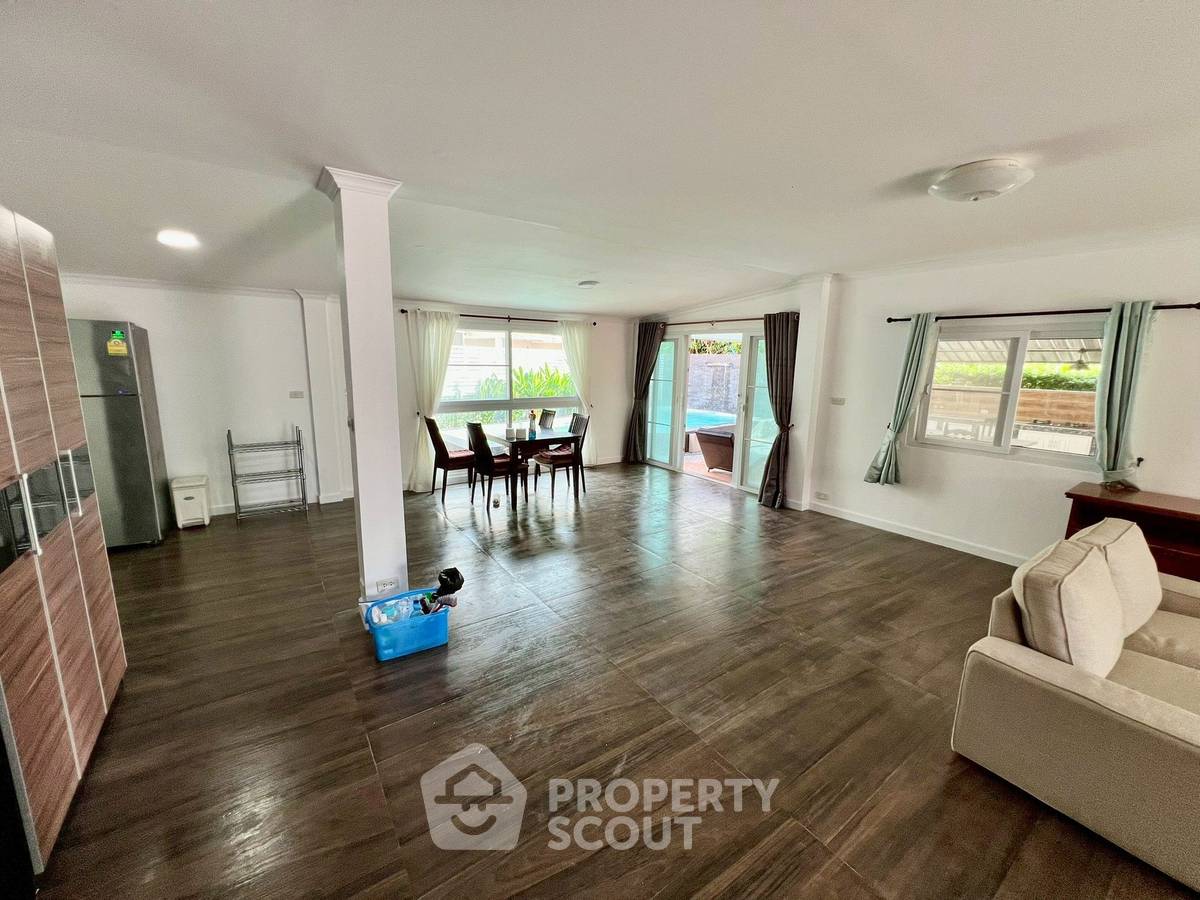 รูป บ้านวิลล่า 4 ห้องนอน ในโครงการ บ้านปาร์ค รุ่งเรือง พัทยาตะวันออก (ID 2133274) - รูปที่ 4/18