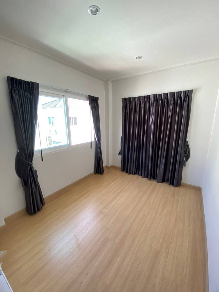 picture 🏡 Affordable Single Detached House – Second-hand but Like New, Ready to Move In - 8/18