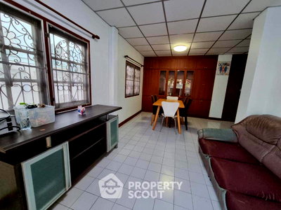 บ้านเดี่ยว ถนนสุวินทวงศ์ : บ้าน 3 ห้องนอน พื้นที่ 200 ตร.ม. ใกล้แสนแสบ มีนบุรี (ID 1959477)