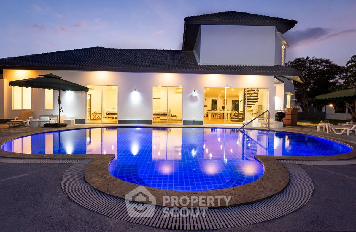 รูป ขายวิลล่า 4 ห้องนอน ในปง บางละมุง ชลบุรี พื้นที่ 425 ตร.ม. (ID 2162974) - รูปที่ 30/31