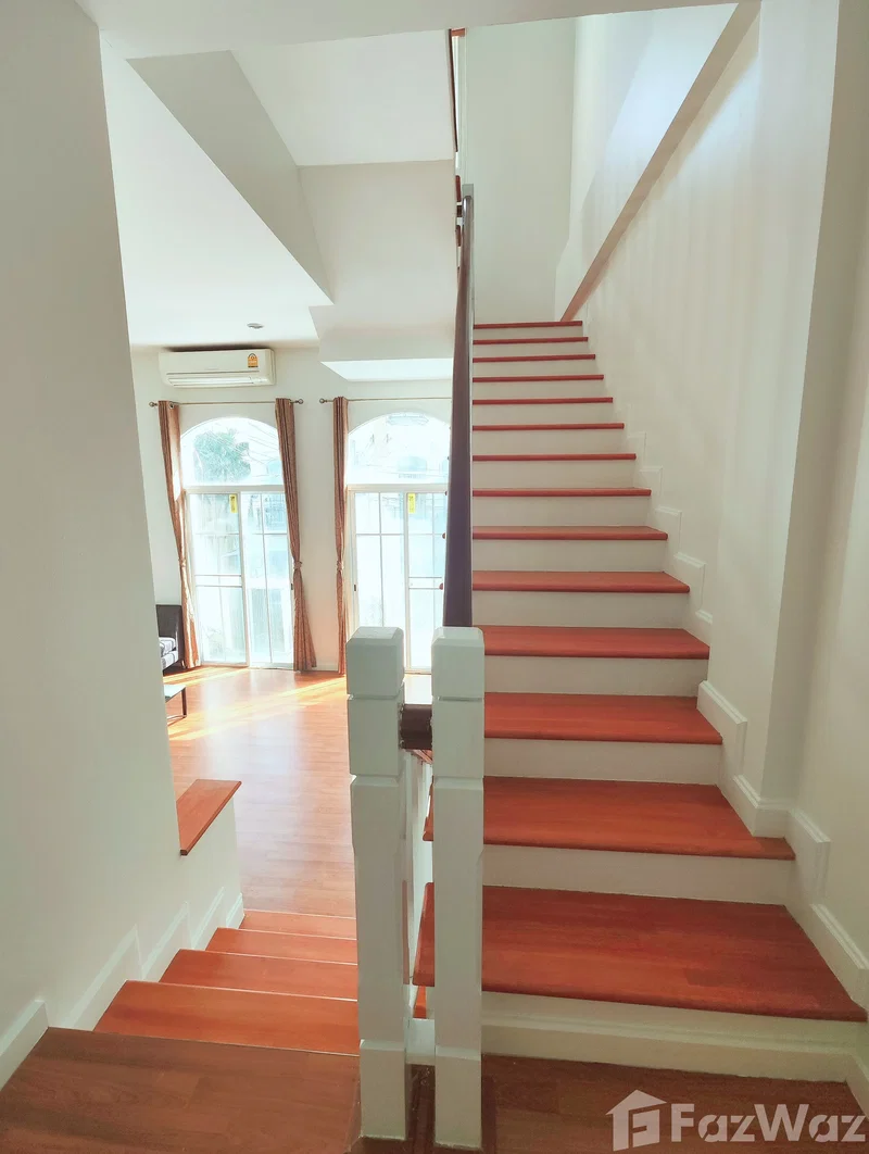 Townhouses for sale : 3 Bedroom Townhouse for sale at The Metro Rama 9 5358179