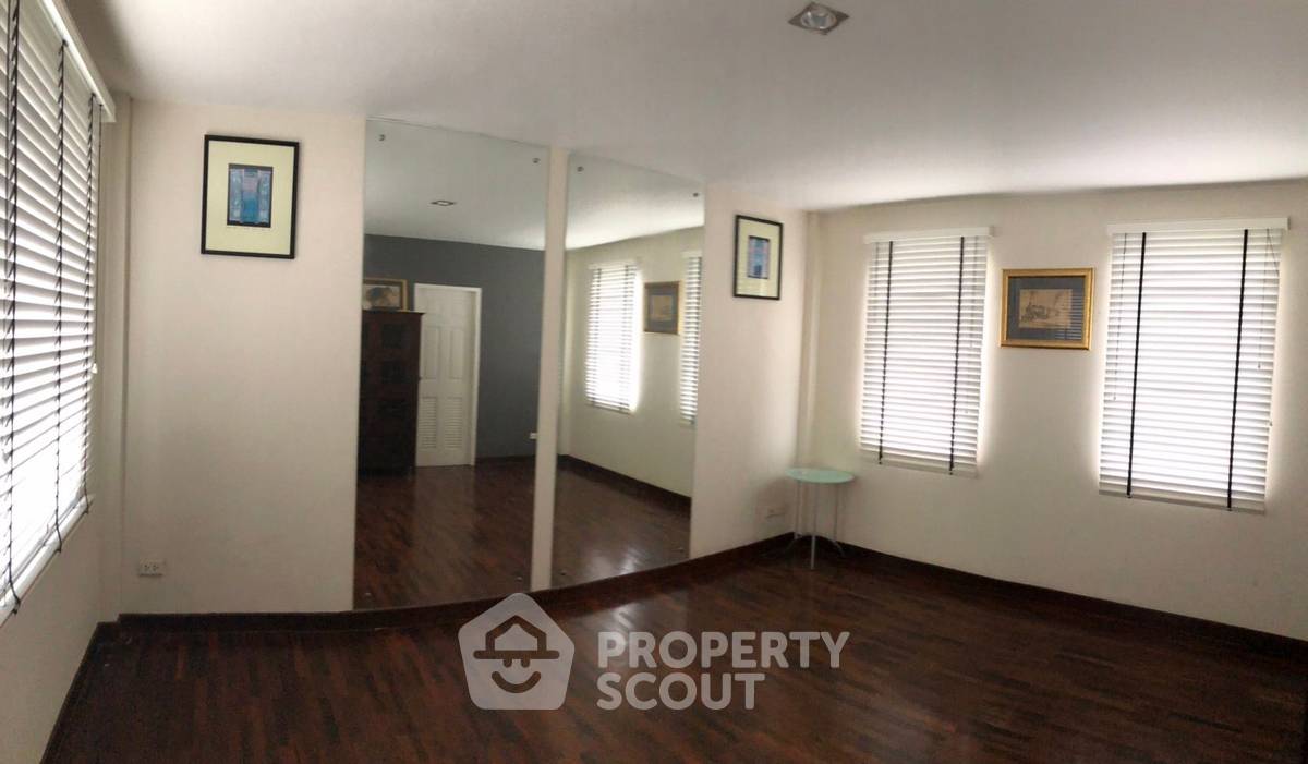รูป บ้าน 4 ห้องนอน ขาย ในแซมเสนใน พญาไท ใกล้ BTS สะพานควาย (ID 2083325) - รูปที่ 29/33