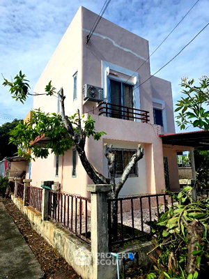 Houses for sale Kasetsart University Si Racha Campus : Pet-Friendly 2-BR House For Sale, Nong Kham Si Racha (93 Sqm) (ID 1887414)