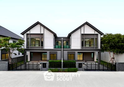 Houses for sale Nonthaburi : Pet-Friendly 4-BR Semi-Detached House, Grand Britania Nonthaburi Station • MRT Yaek Nonthaburi (ID 2054970)