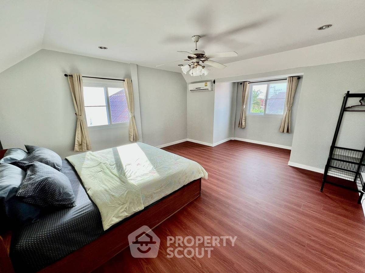 รูป บ้านวิลล่า 4 ห้องนอน ในโครงการ บ้านปาร์ค รุ่งเรือง พัทยาตะวันออก (ID 2133274) - รูปที่ 9/18