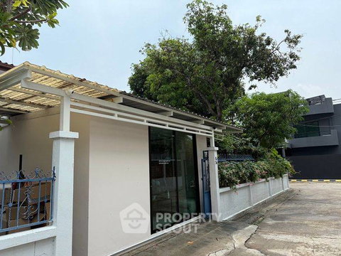 บ้านเดี่ยว 4 ห้องนอน ขาย ใน จตุรมิตร ใกล้ BTS อารี (ID 2426133)