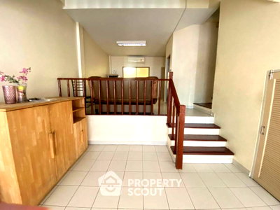 Townhouses for sale : 3-BR Townhouse 262 Sqm For Sale In Wang Thonglang, Bangkok (ID 1756911)