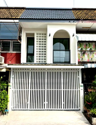 Townhouses for sale Kasetsart University : 2-story townhouse for sale, Senanikhom 1 Road, Soi 35, Land area 19.6 square wah, 2 bedrooms 2 bathrooms