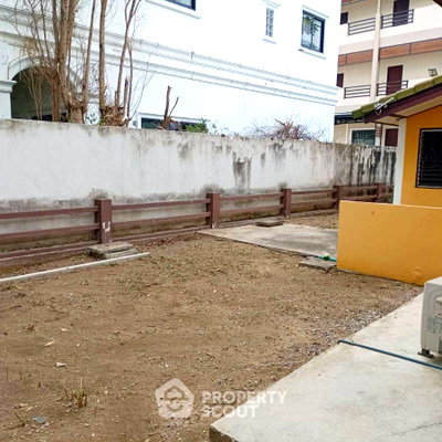 Houses for sale Petchburi : 2-BR House For Sale Chanta Village, The Venezia Cha-Am (100 Sqm) (ID 2457189)
