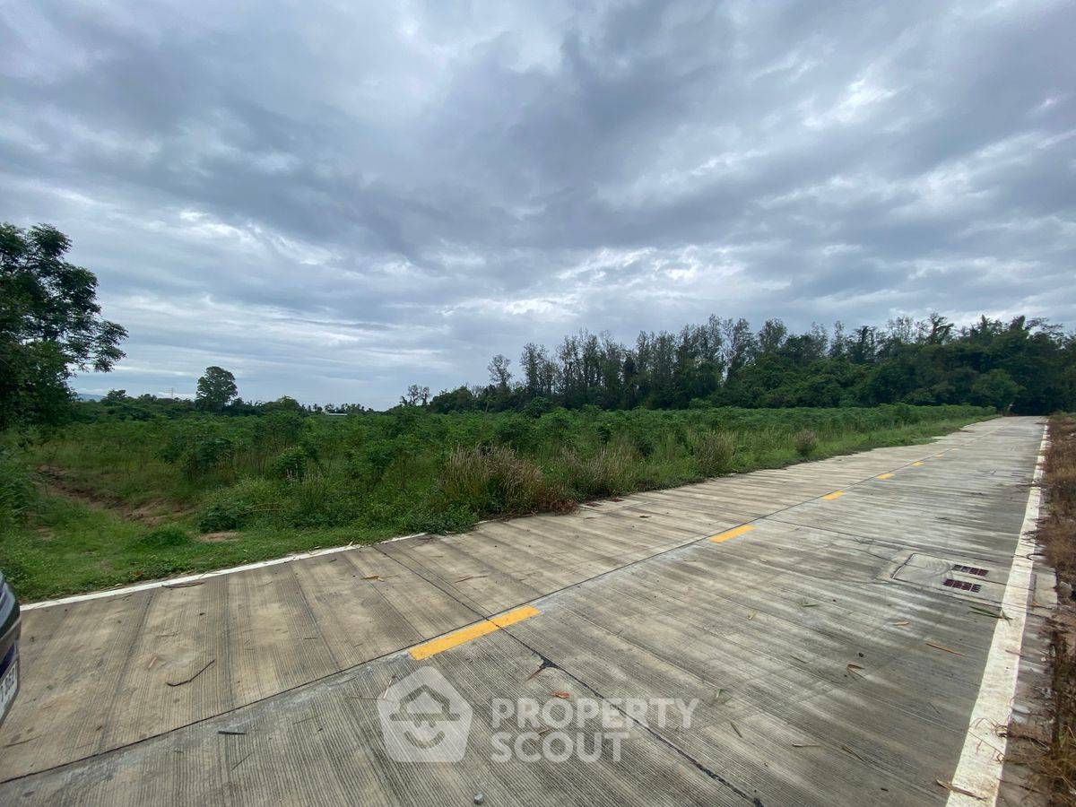 รูป ที่ดิน สำหรับขาย ในสุรศักดิ์ ศรีราชา ชลบุรี (ID 2113297) - รูปที่ 3/4