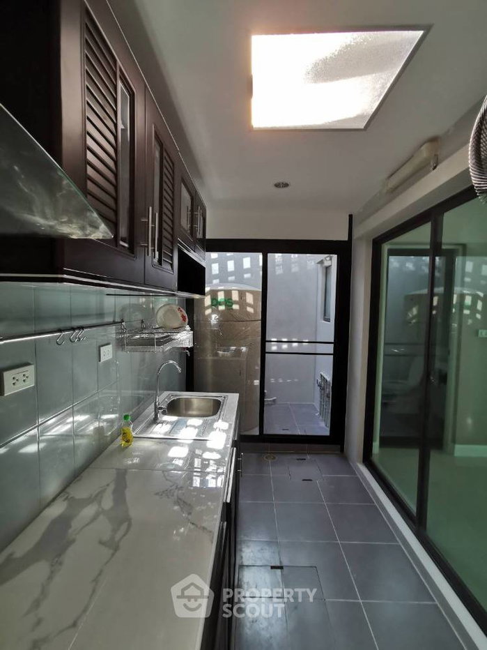รูป ทาวน์โฮม 3 ห้องนอน โครงการ Verve Rama 5 ขาย ในบางศรีเมือง (ID 1592488) - รูปที่ 2/6
