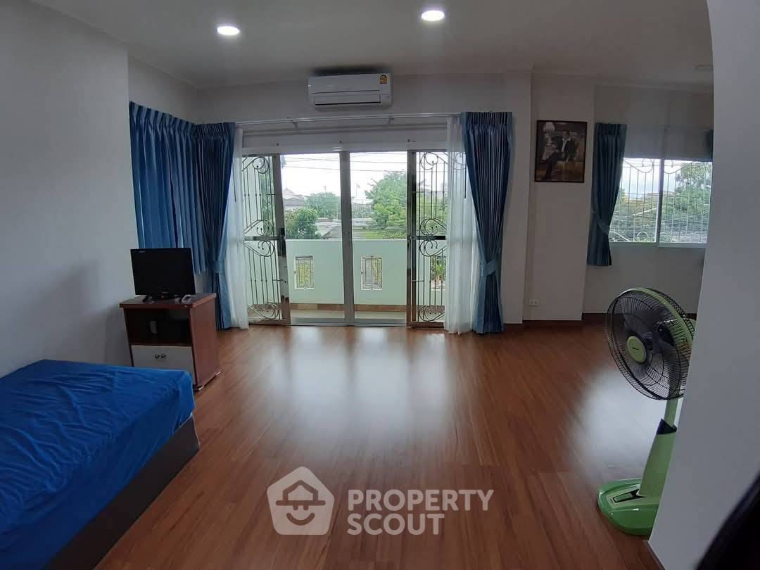 รูป บ้านเดี่ยว 3 ห้องนอน ขายในนาจอมเทียน / นาเกลือ พัทยา (239 ตร.ม.) (ID 2131831) - รูปที่ 7/9