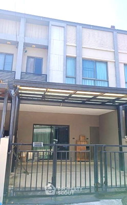 Townhouses for sale : Pet-Friendly 2-BR Townhouse V Compound Ratchaphruek-Pinklao (ID 2035468)