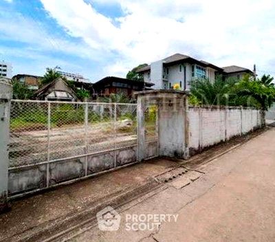 Land for sale Wongwian Yai : Land For Sale In Bukkhalo, Thon Buri Near BTS Pho Nimit (300m) (ID 2007488)