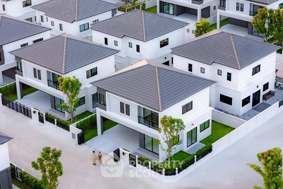 picture 3-BR House For Sale, Grand Britania Wongwaen Ramintra, Sam Wa (ID 2002212) - 7/25