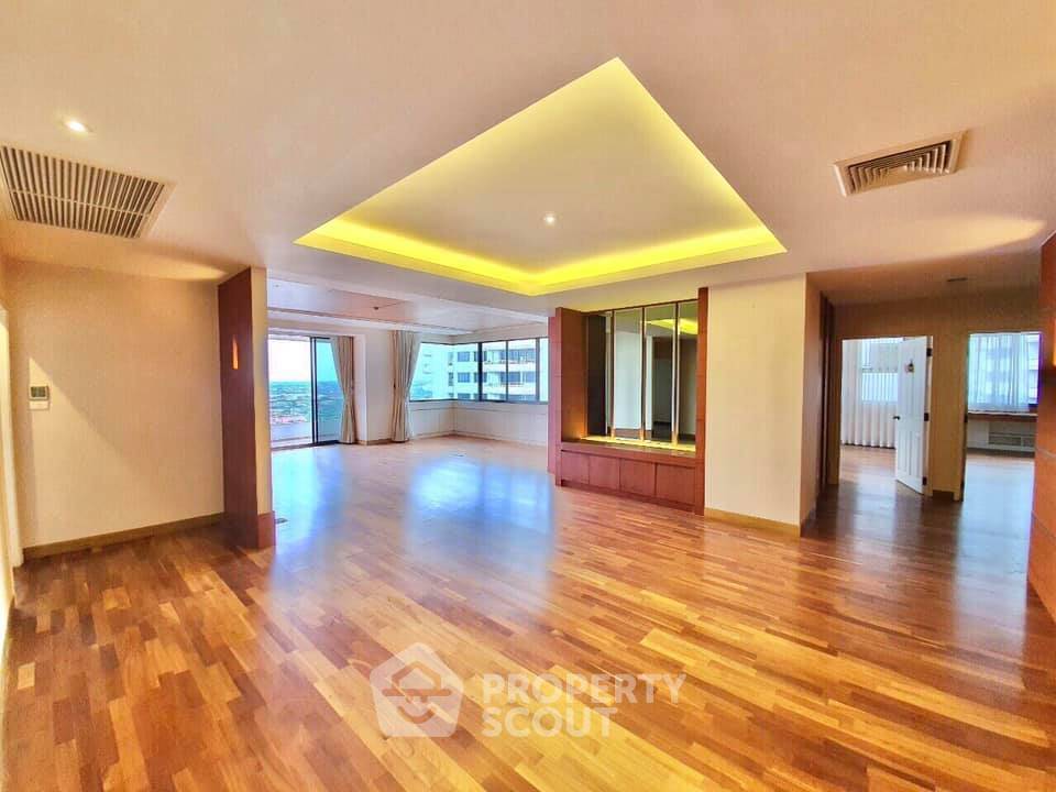 รูป คอนโด 4 ห้องนอน ขาย Riverine Place ชั้น 24 ใกล้ MRT แยกติวานนท์ (ID 566369) - รูปที่ 1/23