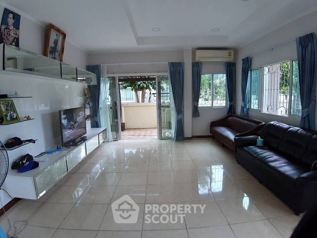 รูป บ้านเดี่ยว 3 ห้องนอน ขายในนาจอมเทียน / นาเกลือ พัทยา (239 ตร.ม.) (ID 2131831) - รูปที่ 5/9