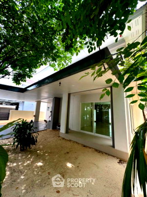 Houses for sale Nonthaburi : Pet-Friendly 4-BR House For Sale In Ban Mai, Pak Kret (382 Sqm) (ID 1490003)