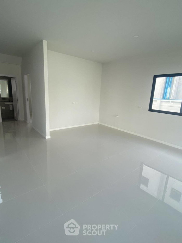 picture 3-BR House For Sale, Grand Britania Wongwaen Ramintra, Sam Wa (ID 2002212) - 13/25