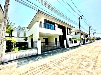 เช่าบ้านเดี่ยว ชลบุรี : บ้าน 3 ห้องนอน ขนาด 230 ตร.ม. ให้เช่าใกล้ศุรศักดิ์ | The Complete Sriracha (ID 2148328)