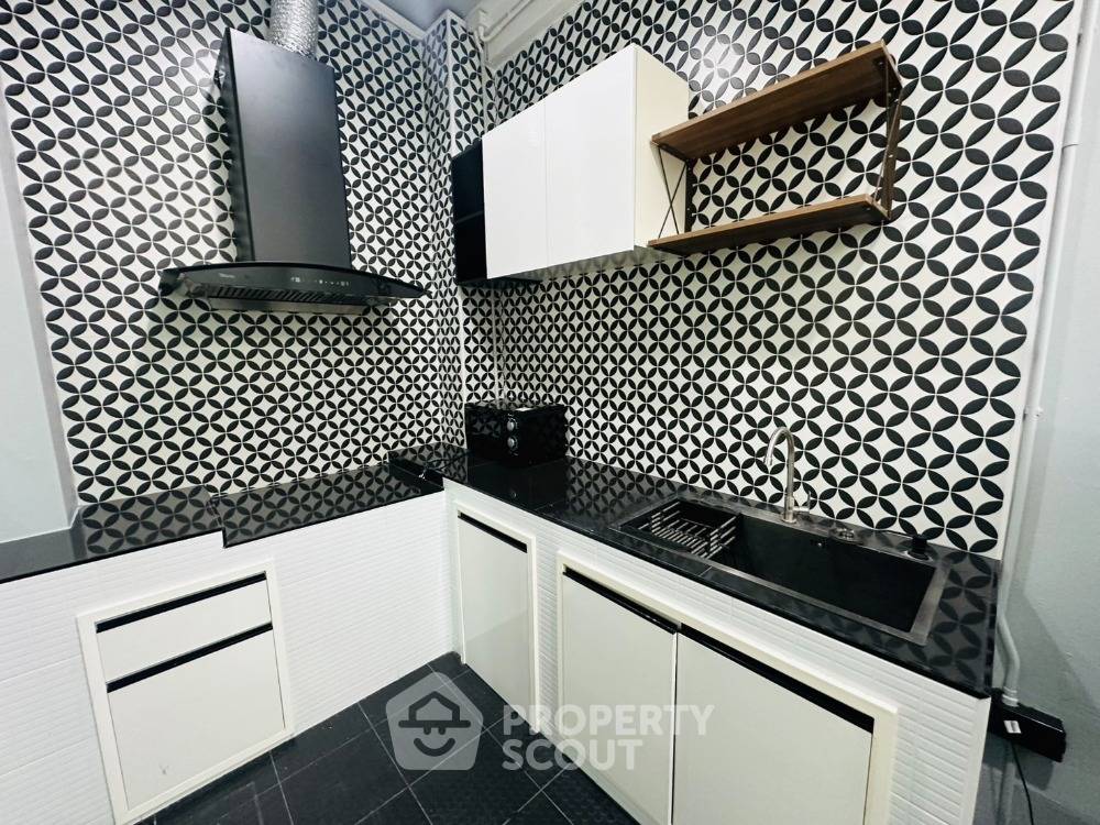 รูป ทาวน์เฮาส์ 4 ห้องนอน ใกล้ฝ่าฮำ เชียงใหม่ 325 ตร.ม. เลี้ยงสัตว์ได้ (ID 1986281) - รูปที่ 8/13