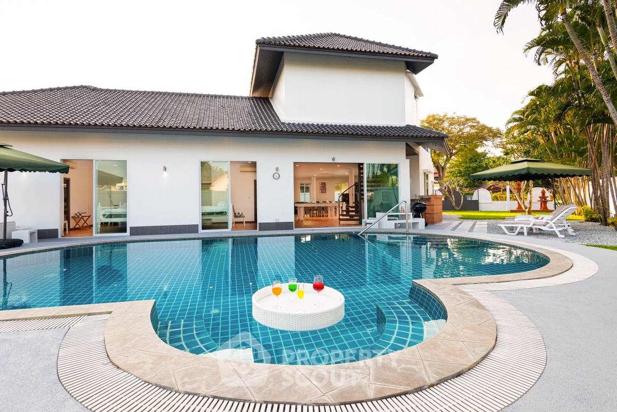 รูป ขายวิลล่า 4 ห้องนอน ในปง บางละมุง ชลบุรี พื้นที่ 425 ตร.ม. (ID 2162974) - รูปที่ 1/31