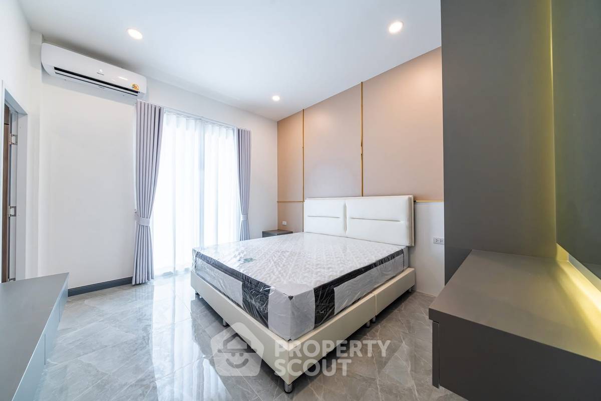 รูป บ้านเดี่ยว 5 ห้องนอน ขาย 250 ตร.ม. ในหนองปรือ พัทยา (ID 2169641) - รูปที่ 15/27