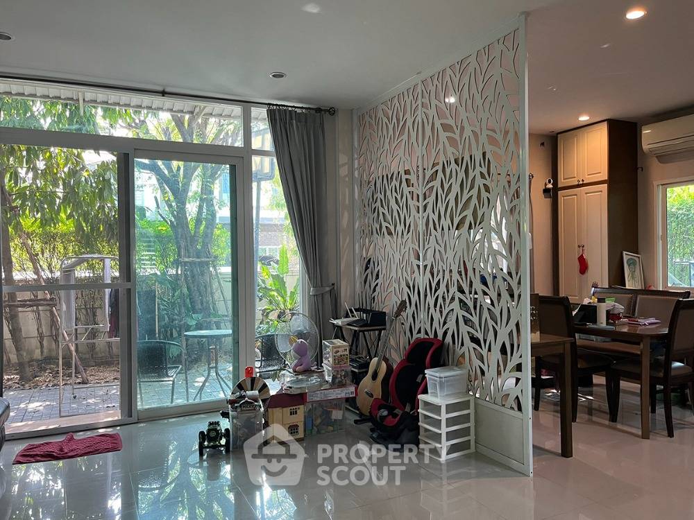 รูป บ้านขาย 3 ห้องนอน อนุญาตเลี้ยงสัตว์ Vararom Premium Watcharapol (ID 2041505) - รูปที่ 3/8