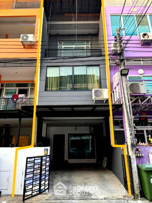 Townhouses for sale : 4-BR Townhouse 82 Sqm Krungthep Kreetha, Saphan Sung (ID 1902013)