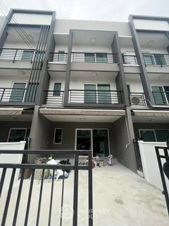 Pet-Friendly 3-BR Townhouse Baan Klang Muang Suanluang, Dokmai (ID 1980104)