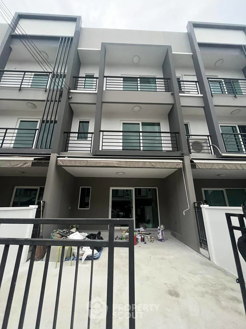 ขายทาวน์โฮม : ทาวน์โฮม 3 ห้องนอน พร้อมเลี้ยงสัตว์ได้ โครงการ บ้านกลางเมือง สวนหลวง ใกล้ ดอกไม้ พรเวศ (ID 1980104)