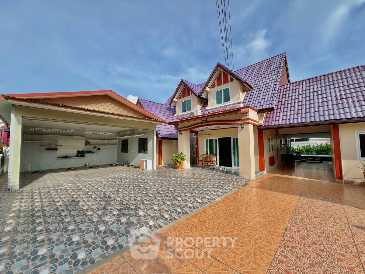 รูป บ้านวิลล่า 4 ห้องนอน ในโครงการ บ้านปาร์ค รุ่งเรือง พัทยาตะวันออก (ID 2133274) - รูปที่ 1/18