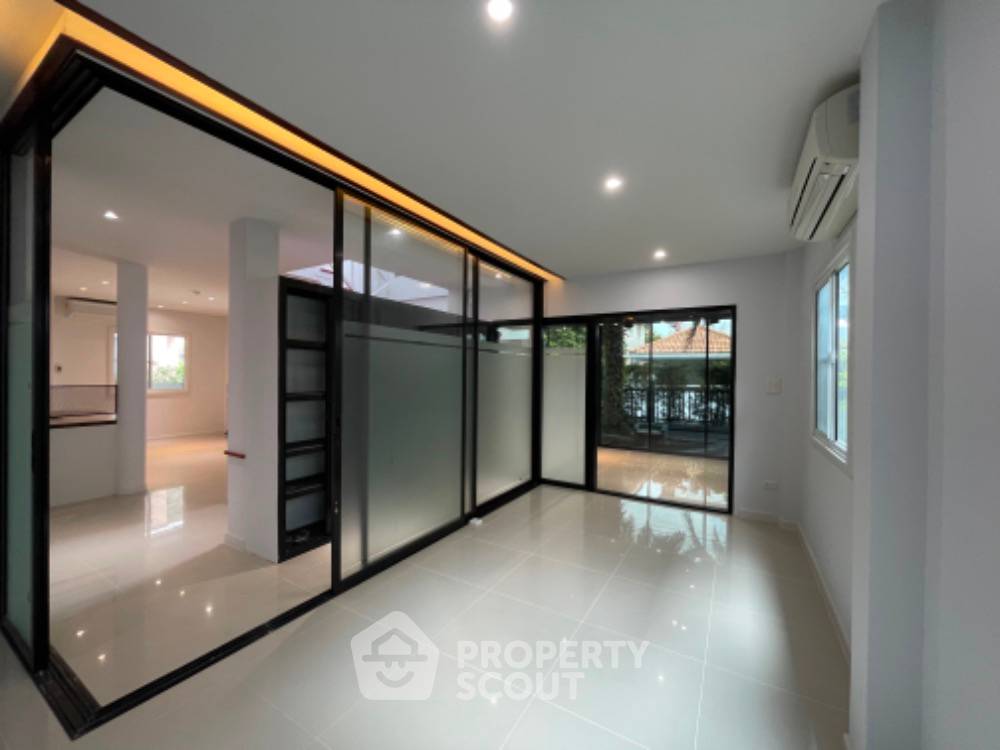 รูป บ้านเดี่ยว 3 ห้องนอน 180 ตร.ม. ขาย ในลาดพร้าว กรุงเทพ (ID 1062000) - รูปที่ 3/9