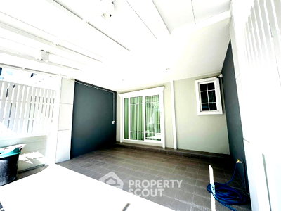 Townhouses for sale : Pet-Friendly 4-BR Townhouse 325 Sqm Near Fa Ham, Chiang Mai (ID 1986281)