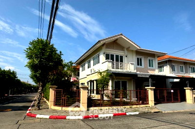 Houses for sale Lotus's north ratchapruek : Pet-Friendly 4-BR House 210 Sqm Near MRT Bang Rak Yai (ID 1488057)