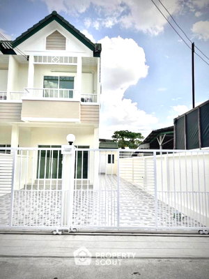 Townhouses for sale : 3-BR Townhouse For Sale At Baan Thip 101, Khlong Chan (ID 1842885)