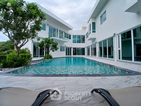 วิลล่า 6 ห้องนอน พร้อมรับสัตว์เลี้ยง ขาย Palm Hills Golf Club & Residence (ID 1538958)