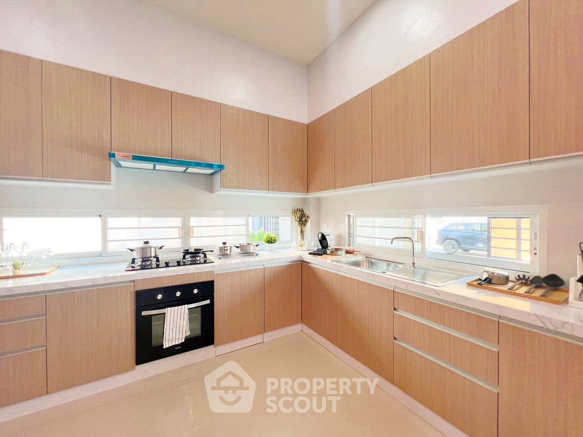 รูป วิลล่า 4 ห้องนอน สำหรับขาย พัทยา หนองปรือ บางละมุง (เลี้ยงสัตว์ได้) (ID 2111996) - รูปที่ 6/14