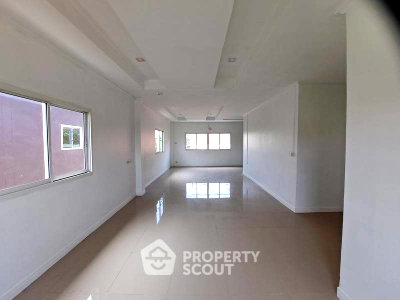 Townhouses for sale : 3-BR Townhouse 203 Sqm, Ekkamai-Ramintra-Kaset Nawamin Expressway Area (ID 1837070)