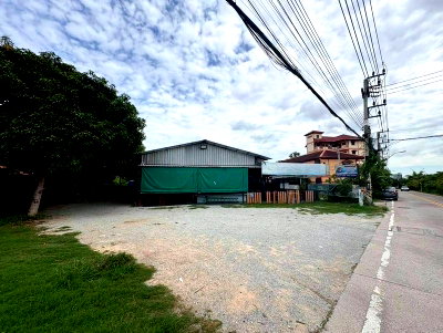 Land for sale Rubberland : Land for sale on the sea side, North Pattaya zone, beautiful plot, great location, close to the community.