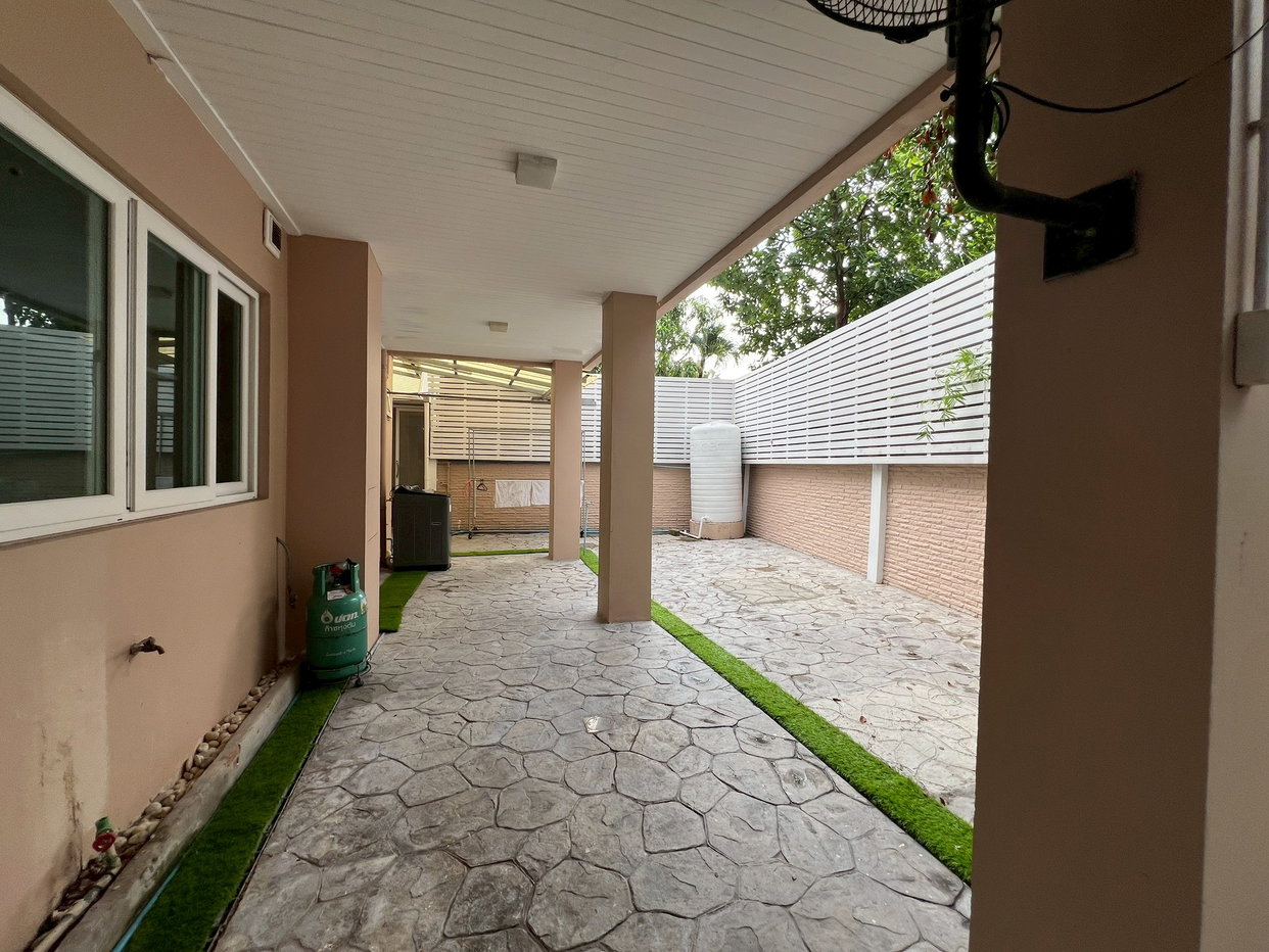 รูป Luxury Pool Villa 6 Bedrooms for Rent in Thung Klom-Tan Man - รูปที่ 13/23