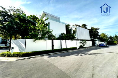 ขายบ้านเดี่ยว : ขายบ้านเดี่ยว 3 ชั้น หมู่บ้านวีเว่ เอกมัย-รามอินทรา ถนนประดิษฐ์มนูธรรม ซอยโยธินพัฒนา 3