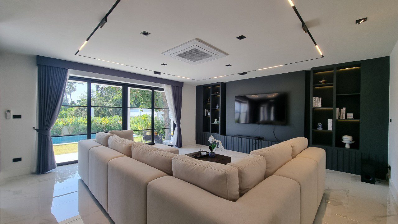 รูป Pool Villa in Mabprachan for Rent - รูปที่ 1/25